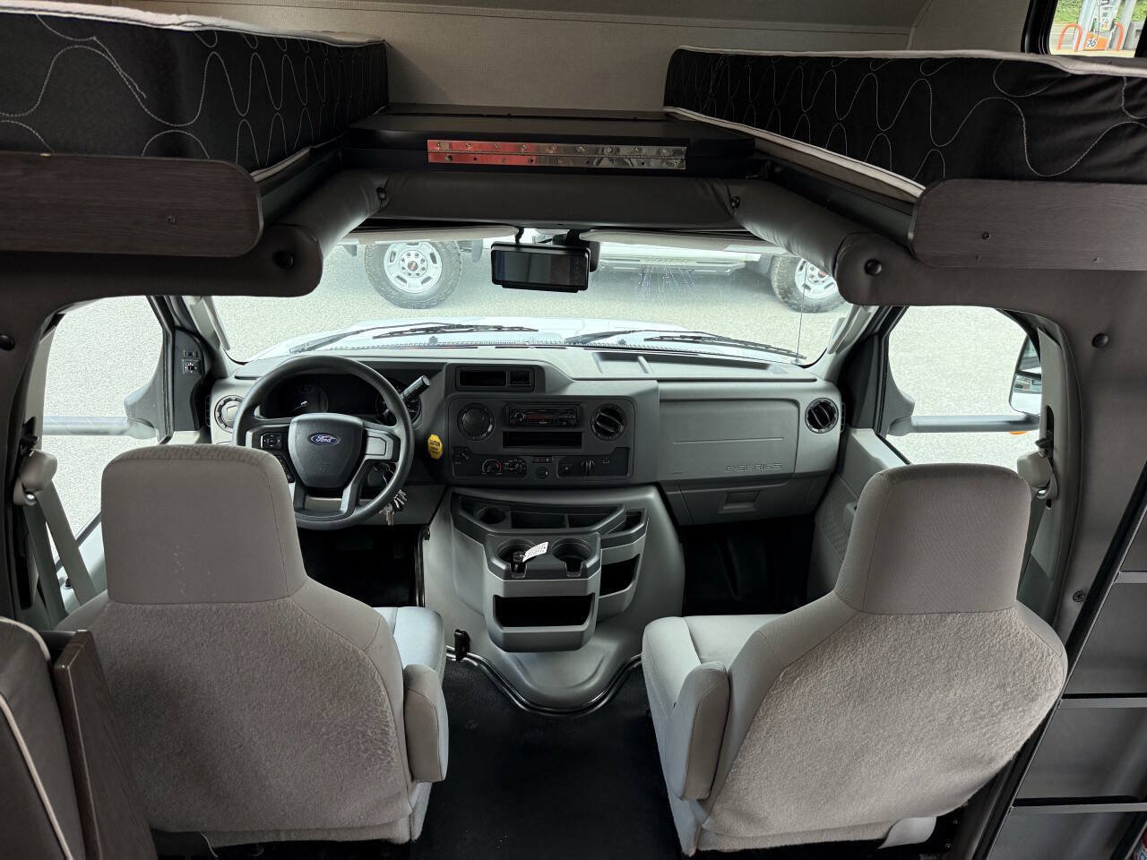 Used 2022 Ford E-450 and Econoline 450 Super Duty w/ Motorhome Prep Package RWD image 9