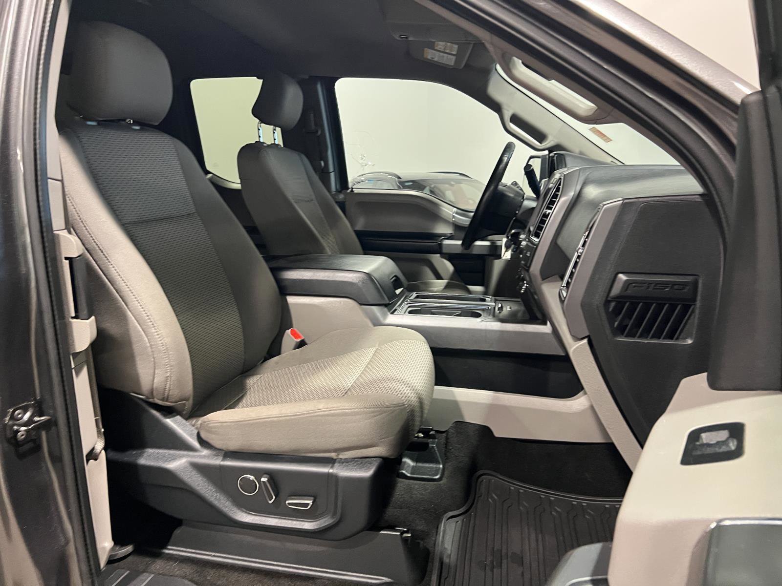 Used 2015 Ford F150 XLT w/ Equipment Group 302A Luxury image 34