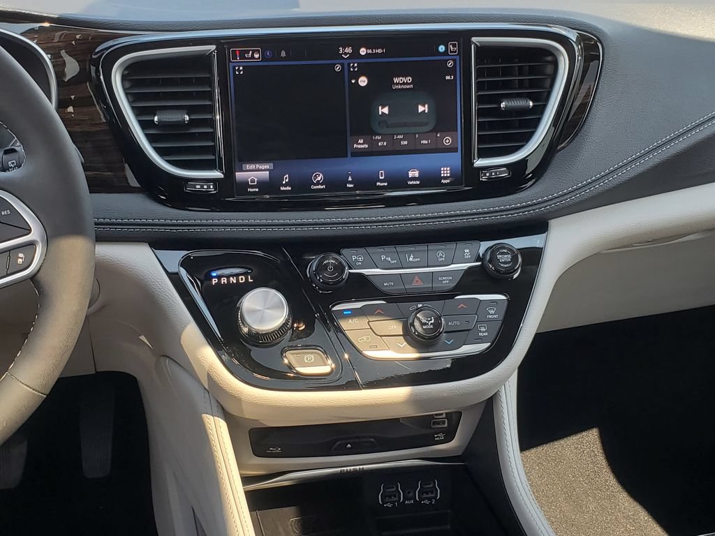 Used 2024 Chrysler Pacifica Limited w/ Uconnect Theater Family Group AWD/4WD image 28