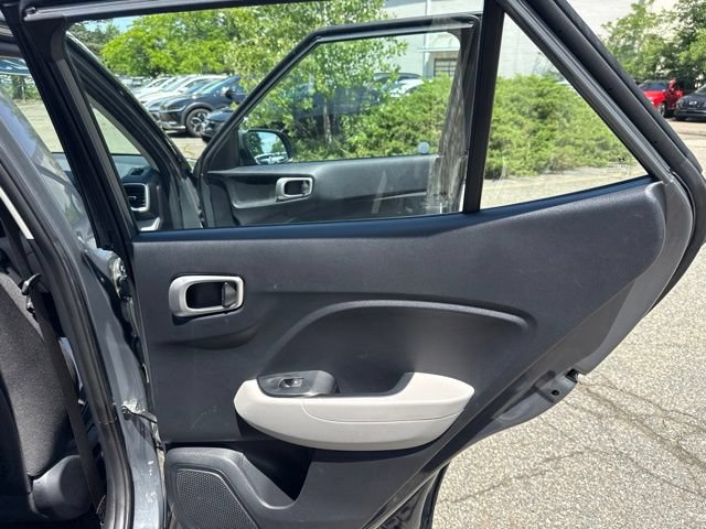Used 2023 Hyundai Venue SEL FWD image 30