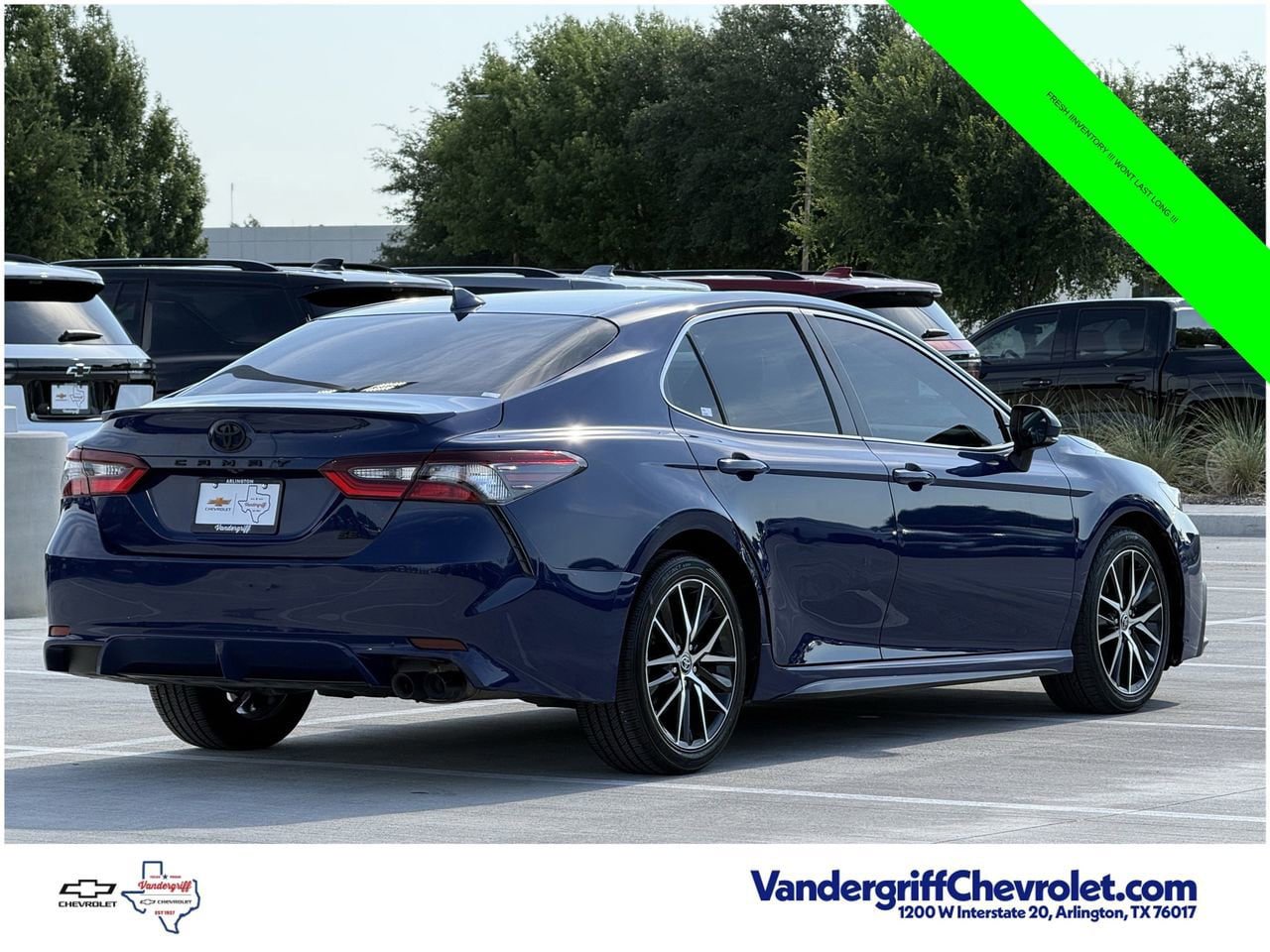Used 2023 Toyota Camry SE w/ Convenience Package FWD image 4