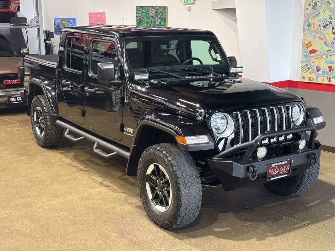 Used 2023 Jeep Gladiator Overland w/ Cold Weather Group AWD/4WD image 8