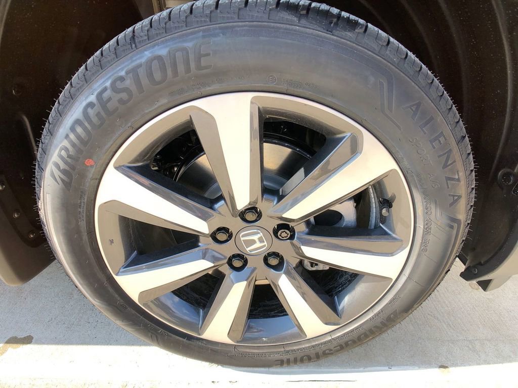 New 2025 Honda Pilot Touring image 11