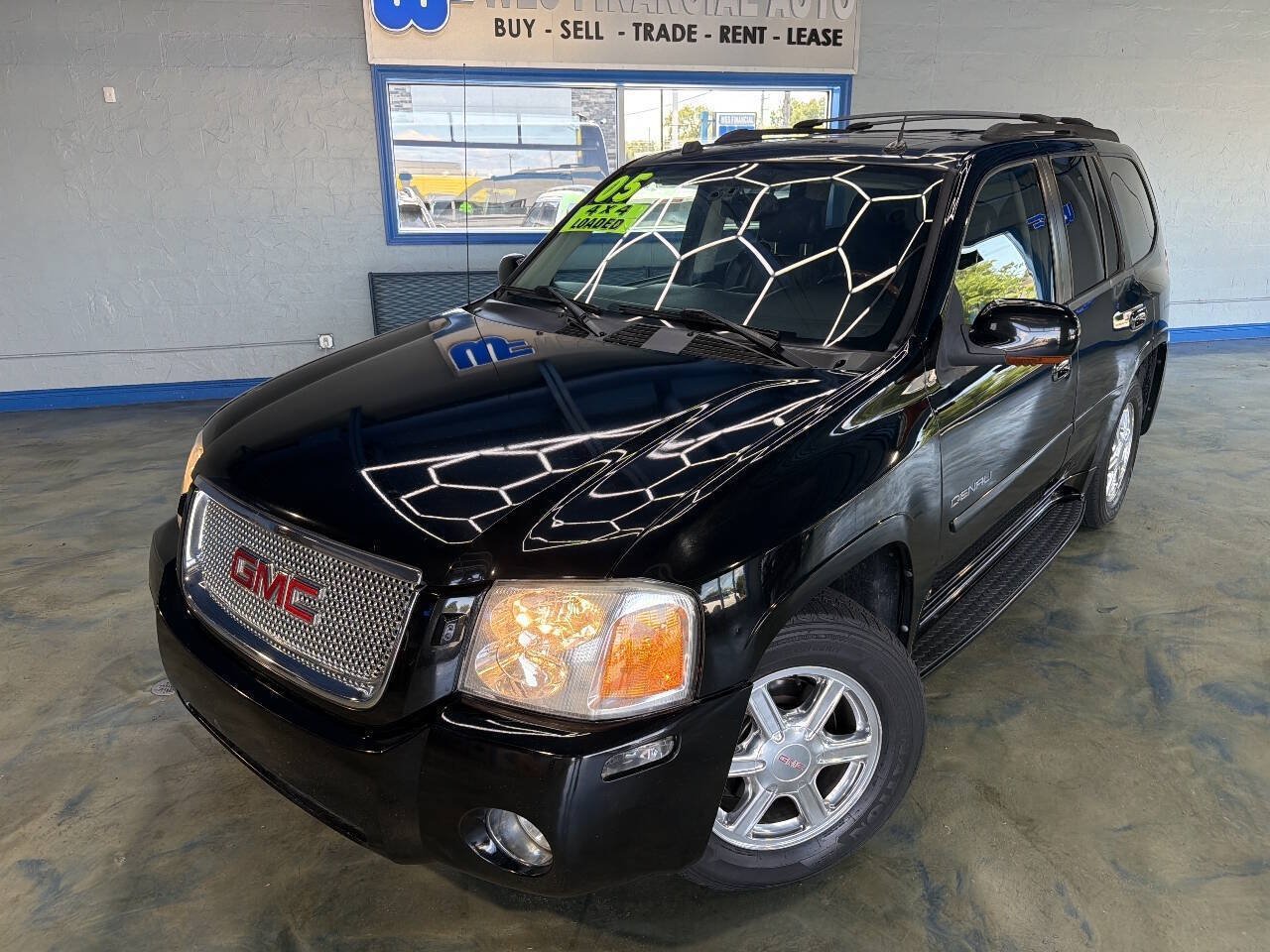 Used 2005 GMC Envoy Denali AWD/4WD image 1