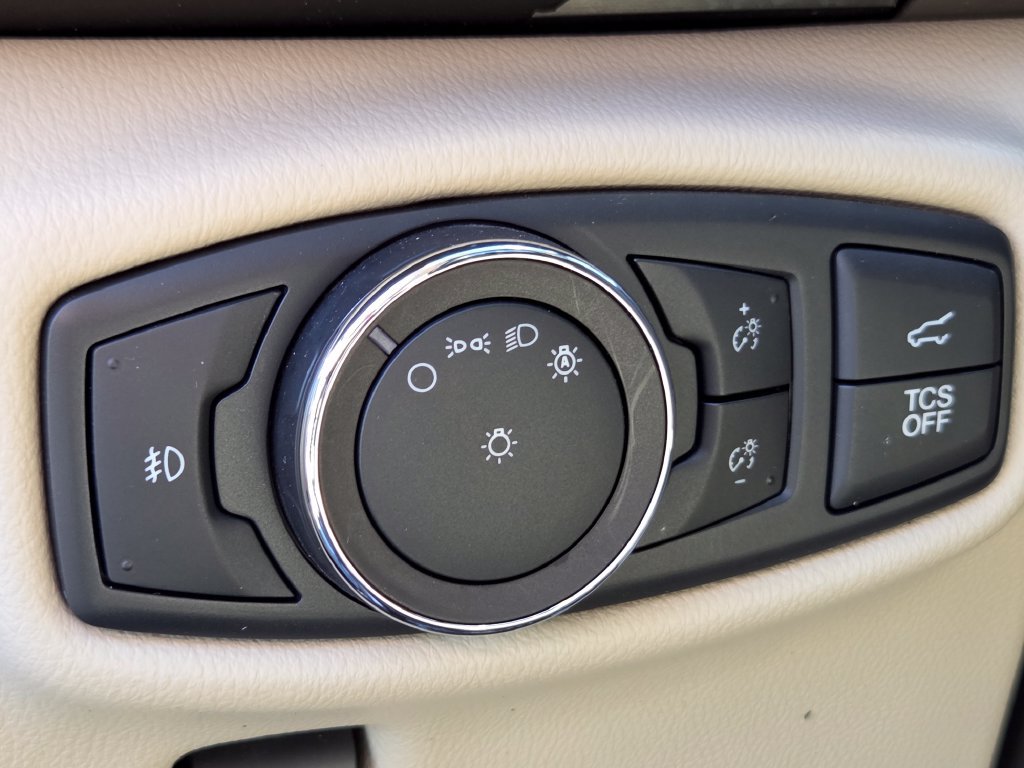 Used 2019 Lincoln Nautilus Reserve w/ Cargo Utility Package AWD/4WD image 12