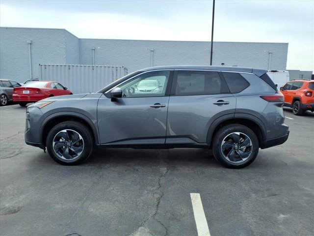 Used 2024 Nissan Rogue SV image 4