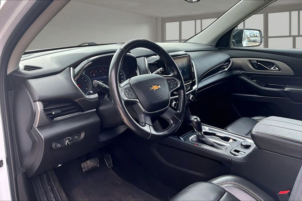 Used 2020 Chevrolet Traverse LT w/ LPO, Blackout Package AWD/4WD image 14