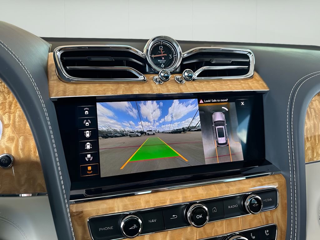 Used 2021 Bentley Bentayga image 26