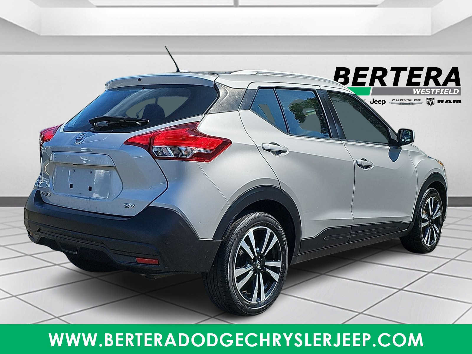 Used 2019 Nissan Kicks SV FWD image 6