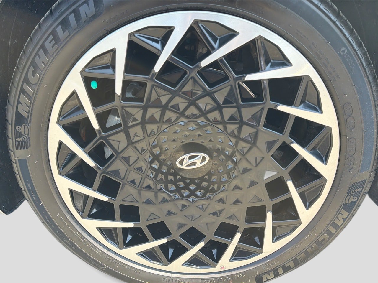 Certified 2022 Hyundai Ioniq 5 Limited AWD/4WD image 14