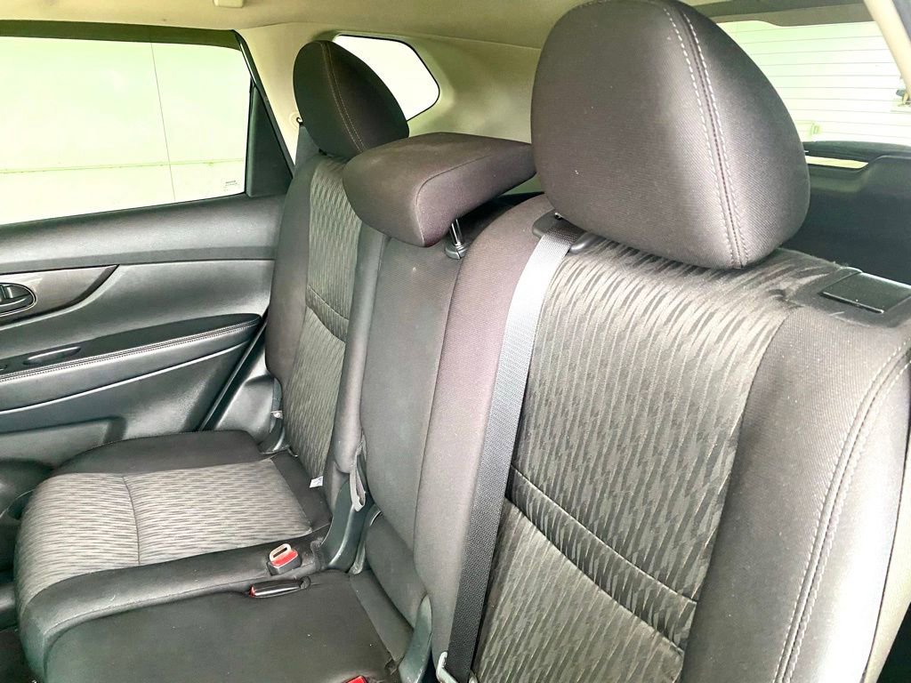 Used 2019 Nissan Rogue S FWD image 17