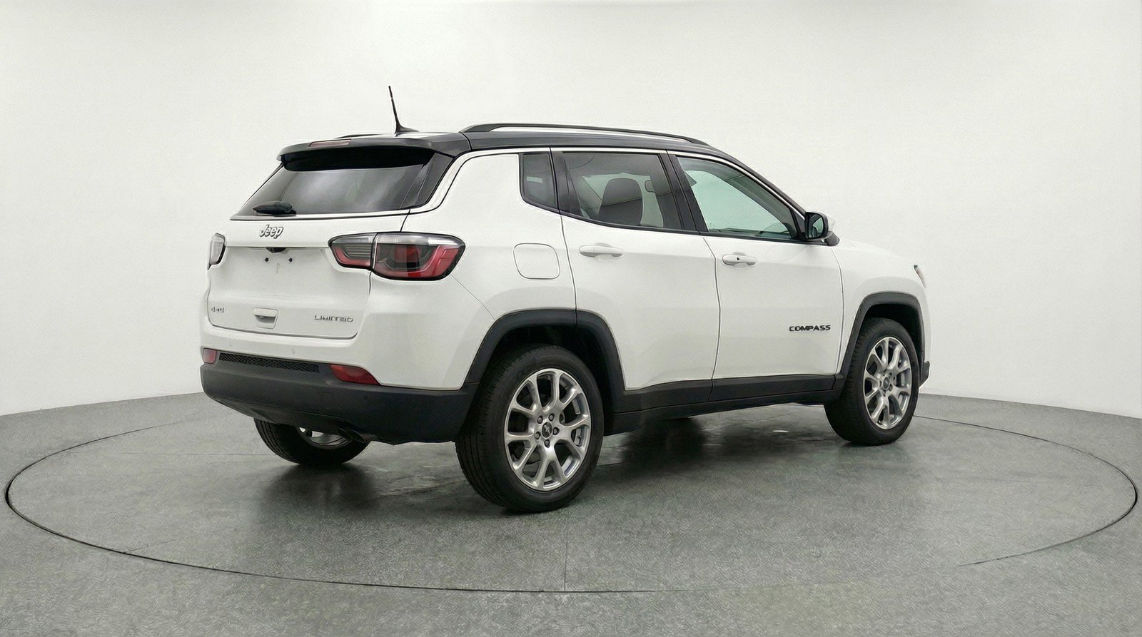 Used 2025 Jeep Compass Limited image 9