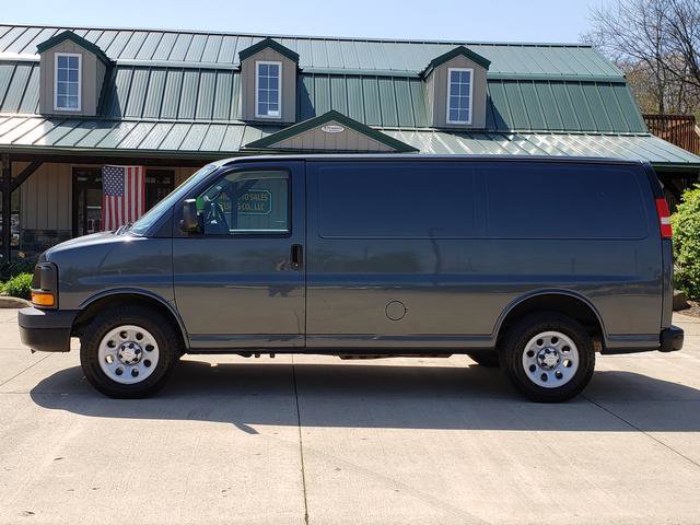 Used 2014 Chevrolet Express 1500 RWD image 2