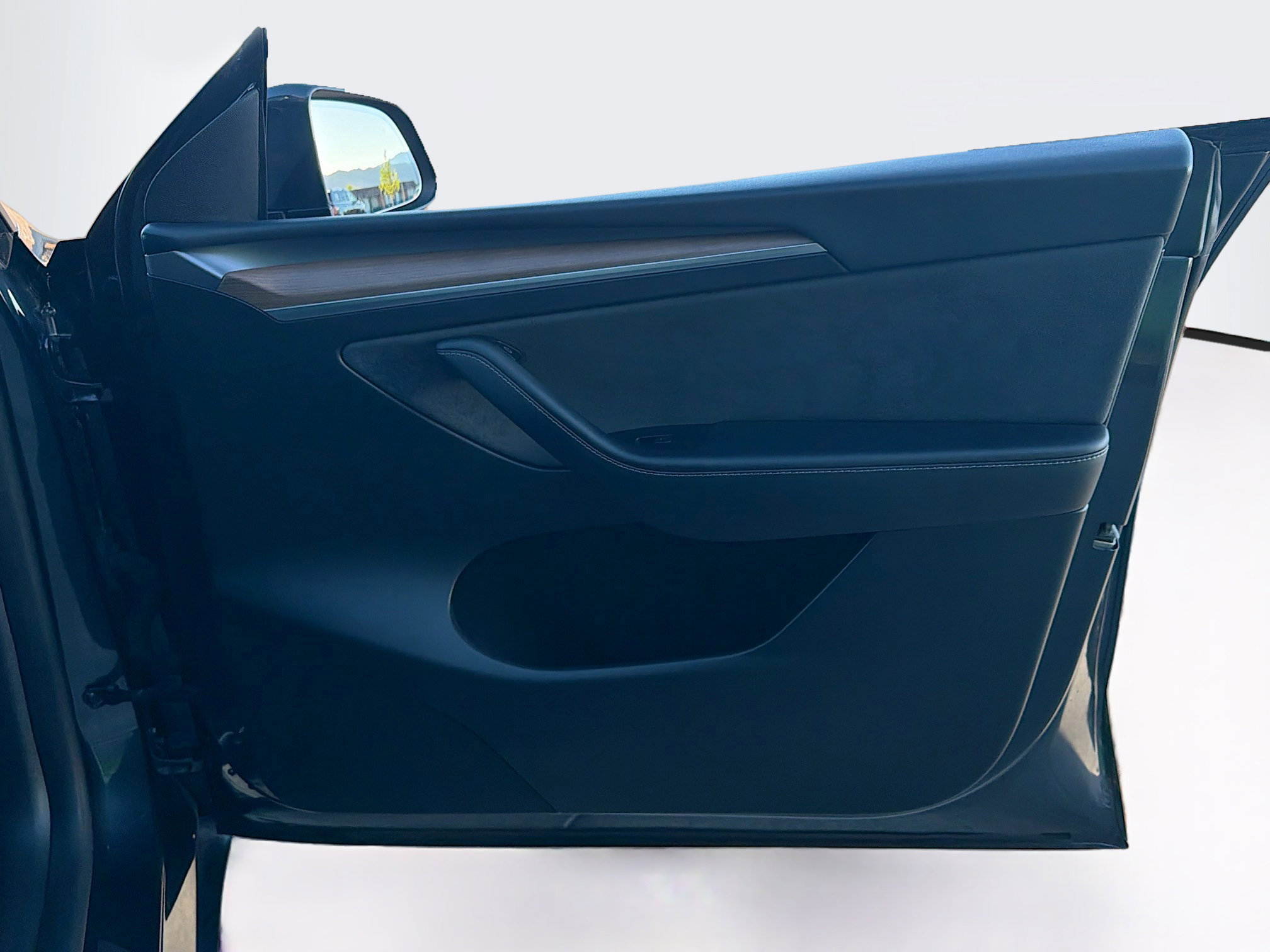 Used 2024 Tesla Model Y Long Range image 32