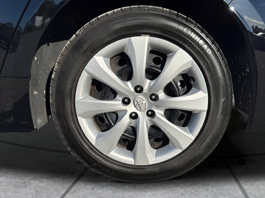 Used 2023 Toyota Corolla LE FWD image 29