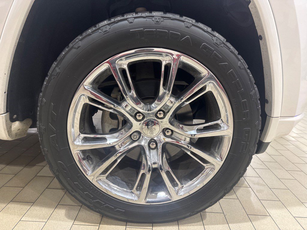 Used 2017 Jeep Grand Cherokee Overland AWD/4WD image 12