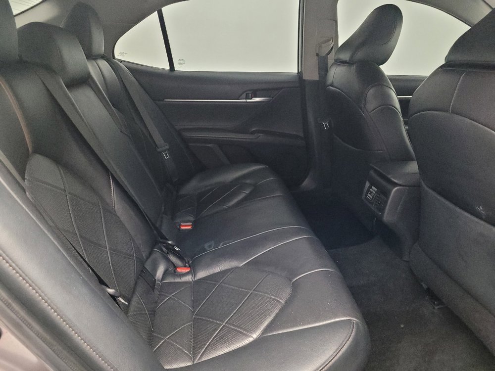 Used 2018 Toyota Camry XLE image 19
