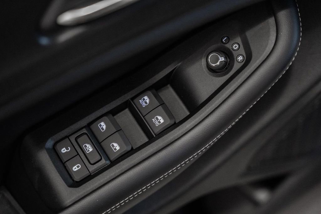 New 2025 Jeep Grand Cherokee Altitude image 37