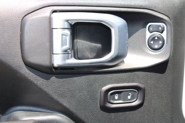Used 2018 Jeep Wrangler Unlimited Rubicon AWD/4WD image 13
