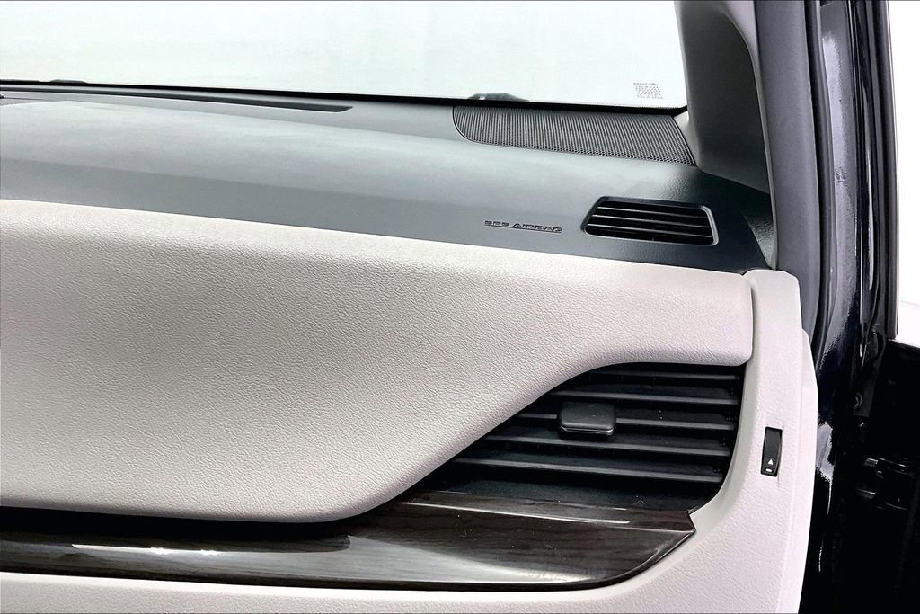 Used 2019 Toyota Sienna XLE w/ XLE Navigation Package FWD image 16