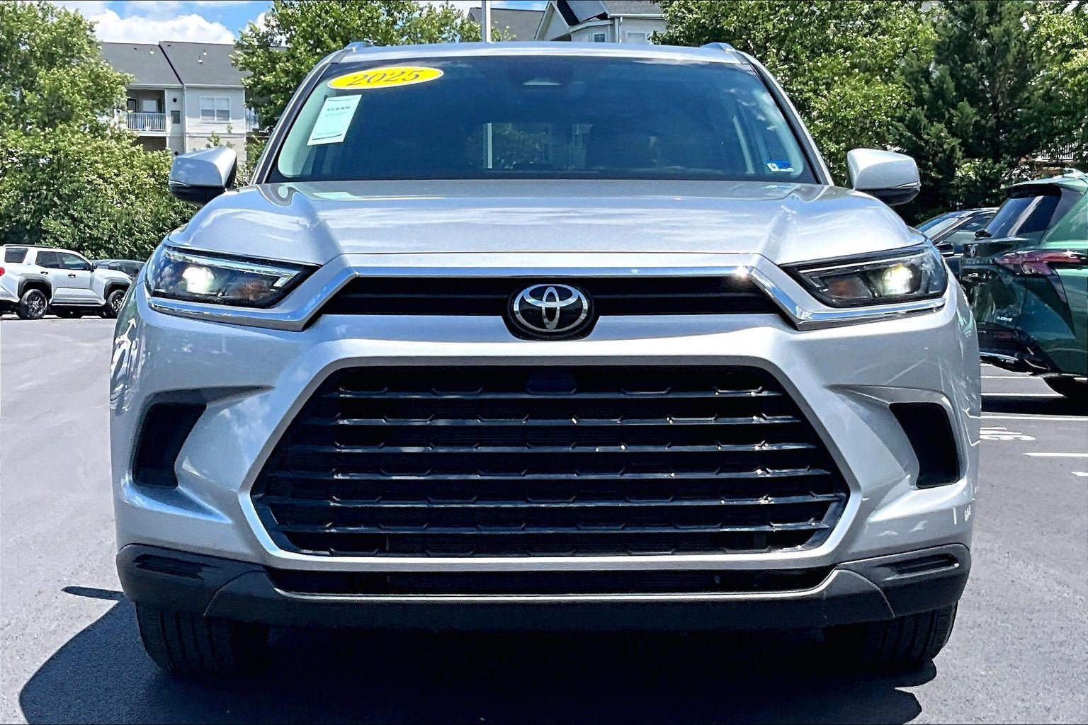 Used 2025 Toyota Grand Highlander AWD image 3