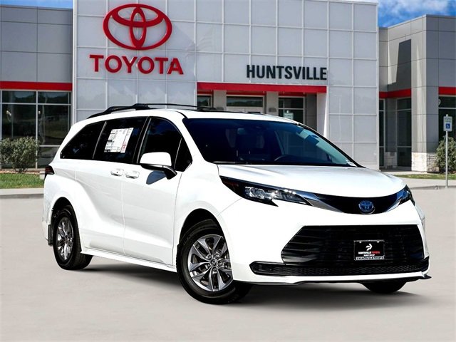 New 2025 Toyota Sienna LE