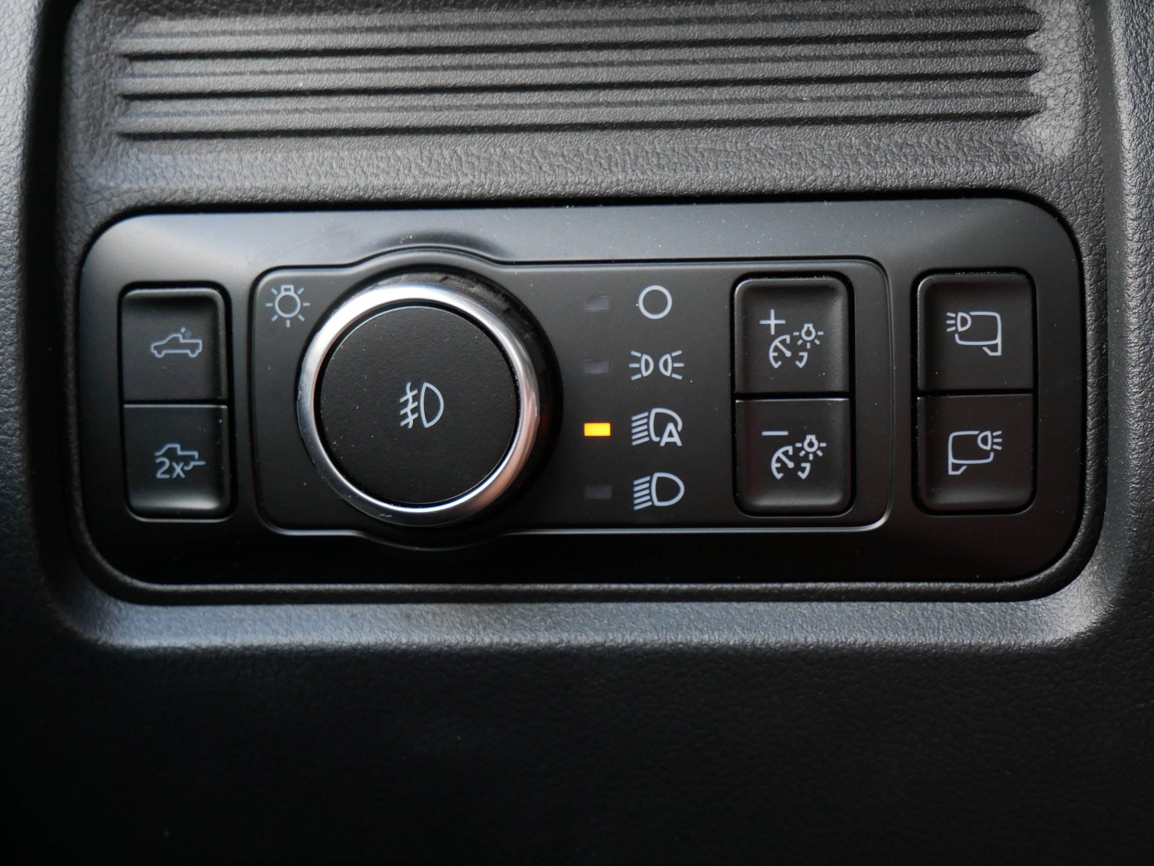 Used 2025 Ford F350 Lariat w/ FX4 Off-Road Package image 17