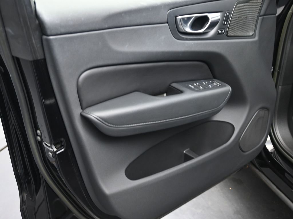 Used 2023 Volvo XC60 B5 Plus w/ Climate Package image 11