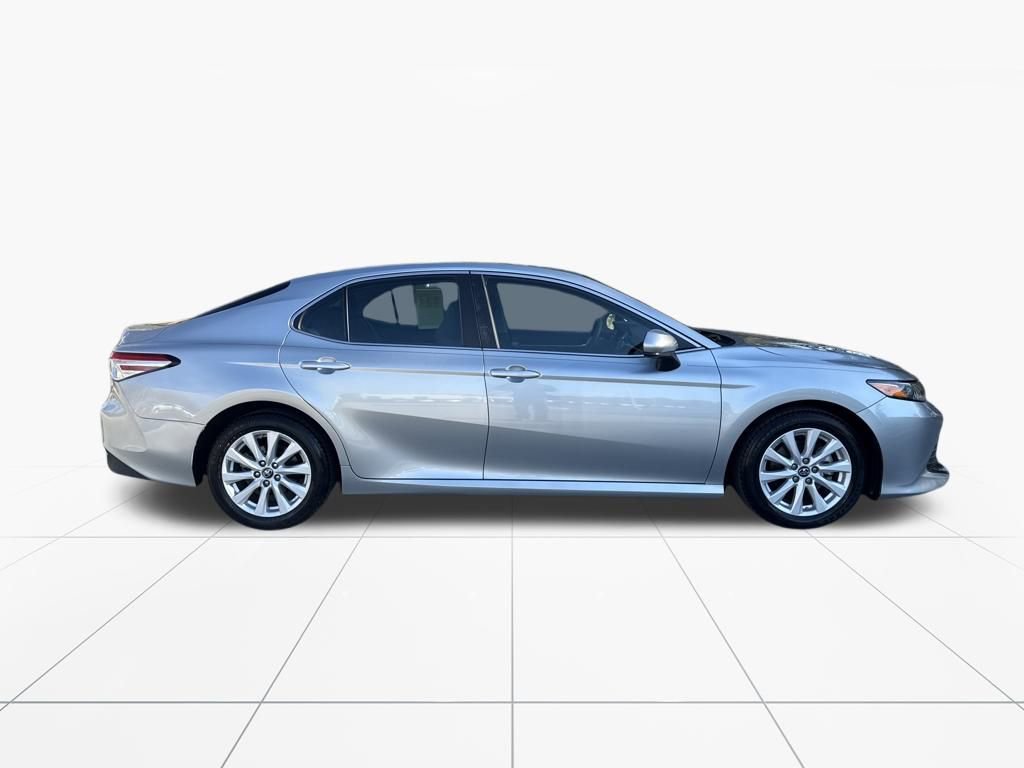 Used 2018 Toyota Camry LE image 10