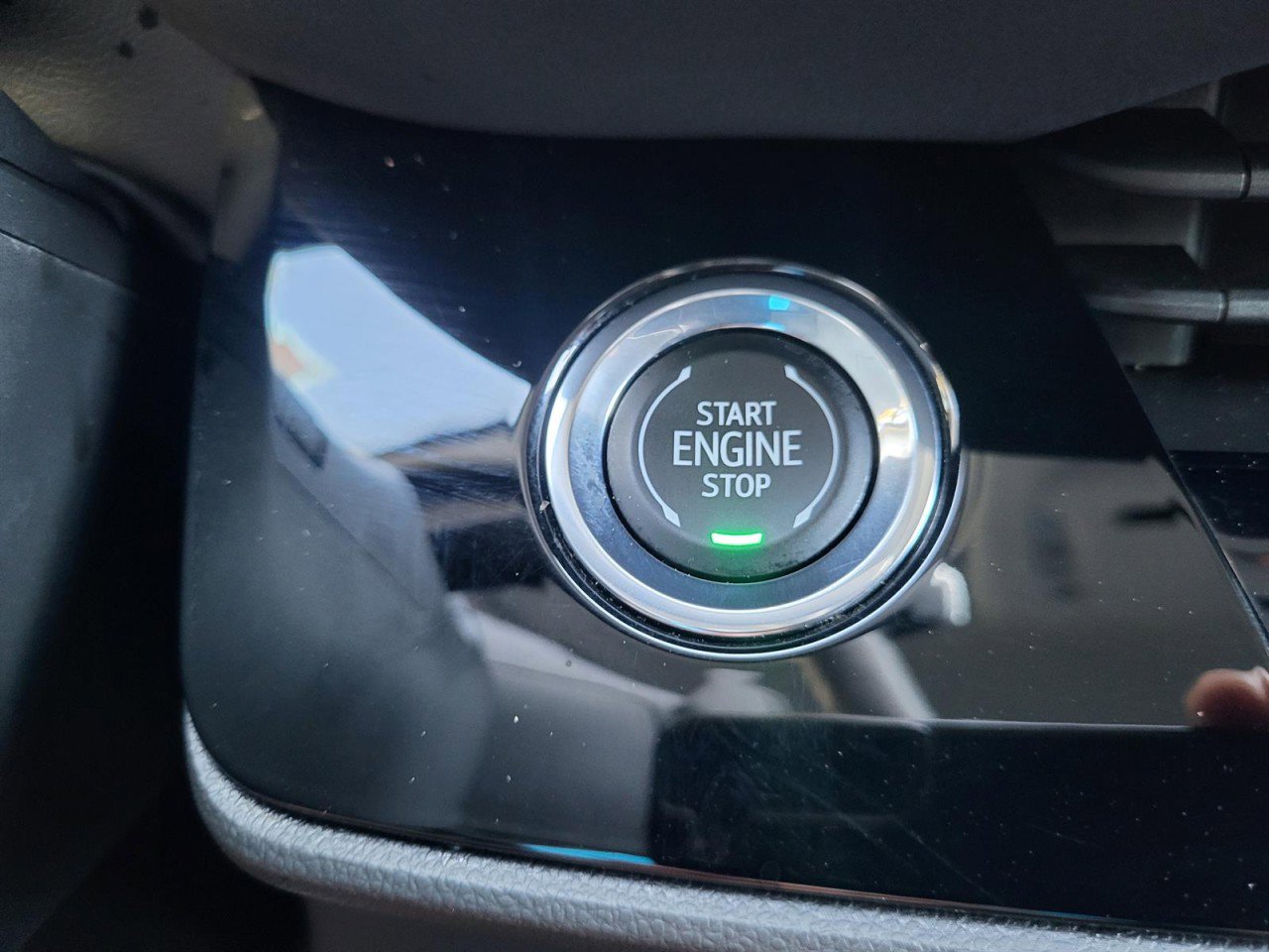 Used 2025 Buick Envision Sport Touring image 17