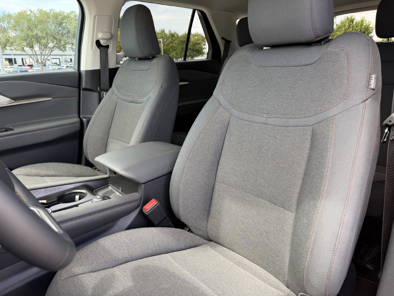Used 2025 Ford Explorer Active RWD image 23