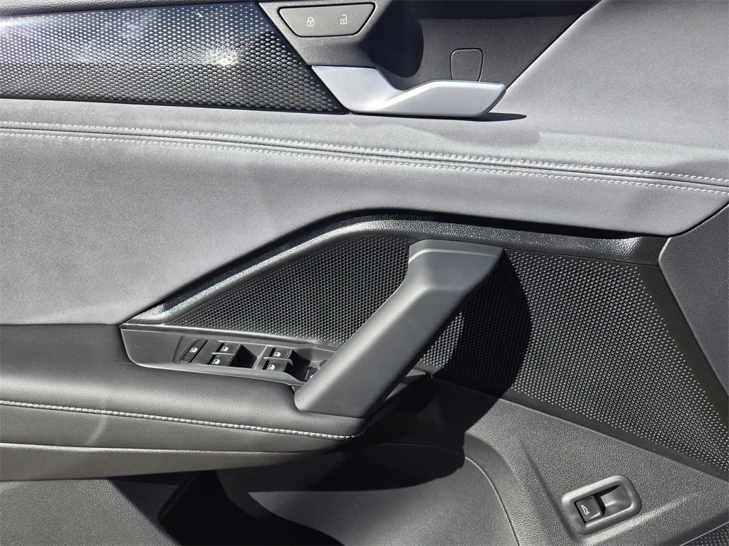 New 2026 Volkswagen Tiguan SE image 19