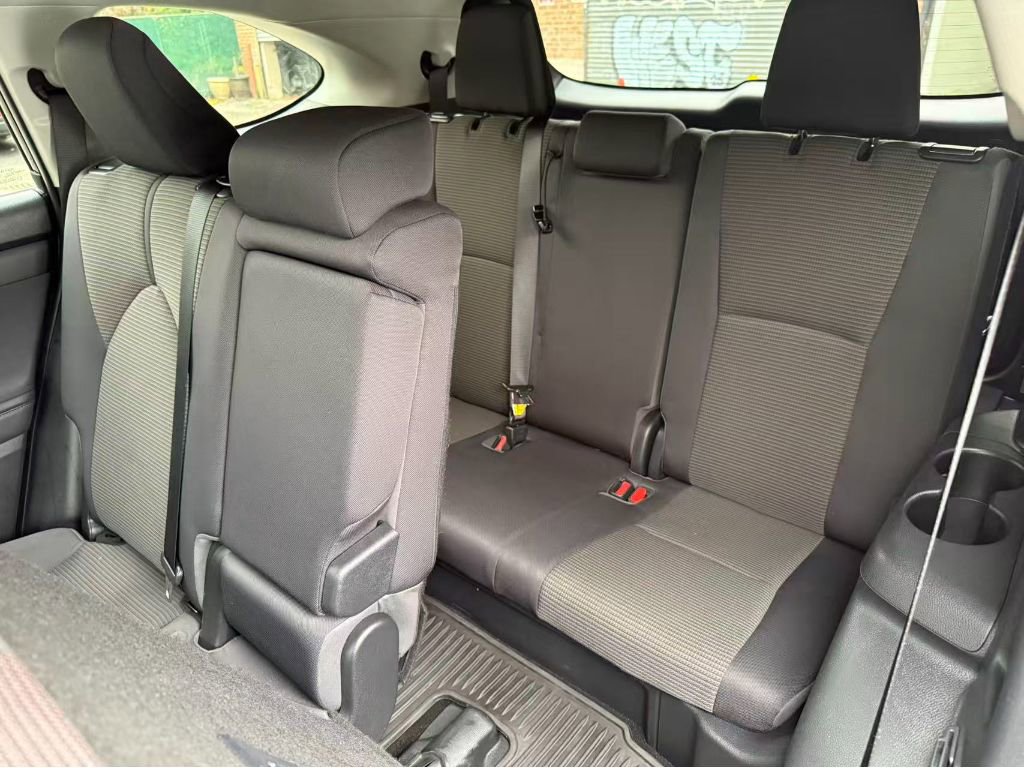 Used 2022 Toyota Highlander LE image 19