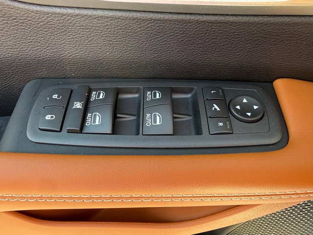 New 2026 Chrysler Pacifica Pinnacle image 14