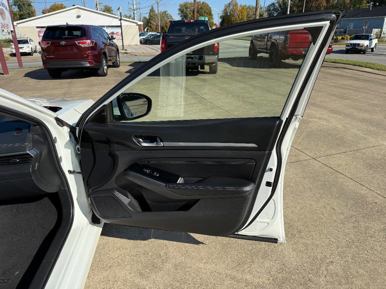Used 2020 Nissan Altima 2.5 SV FWD image 14