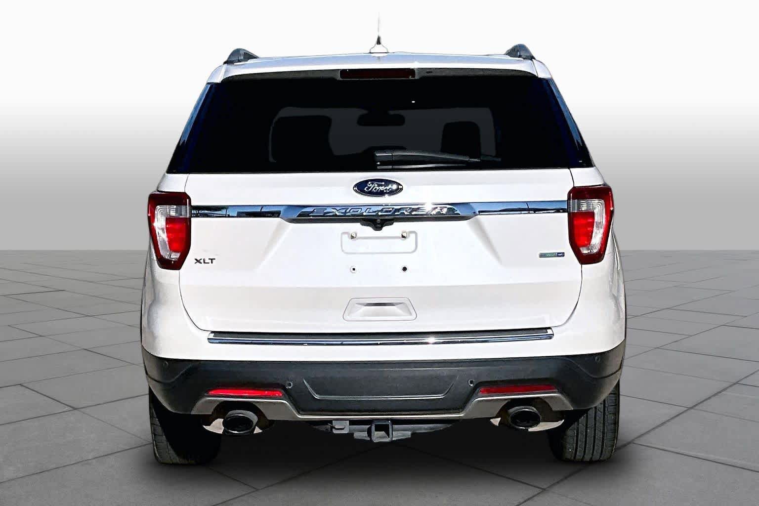Used 2018 Ford Explorer XLT w/ Equipment Group 202A AWD/4WD image 5
