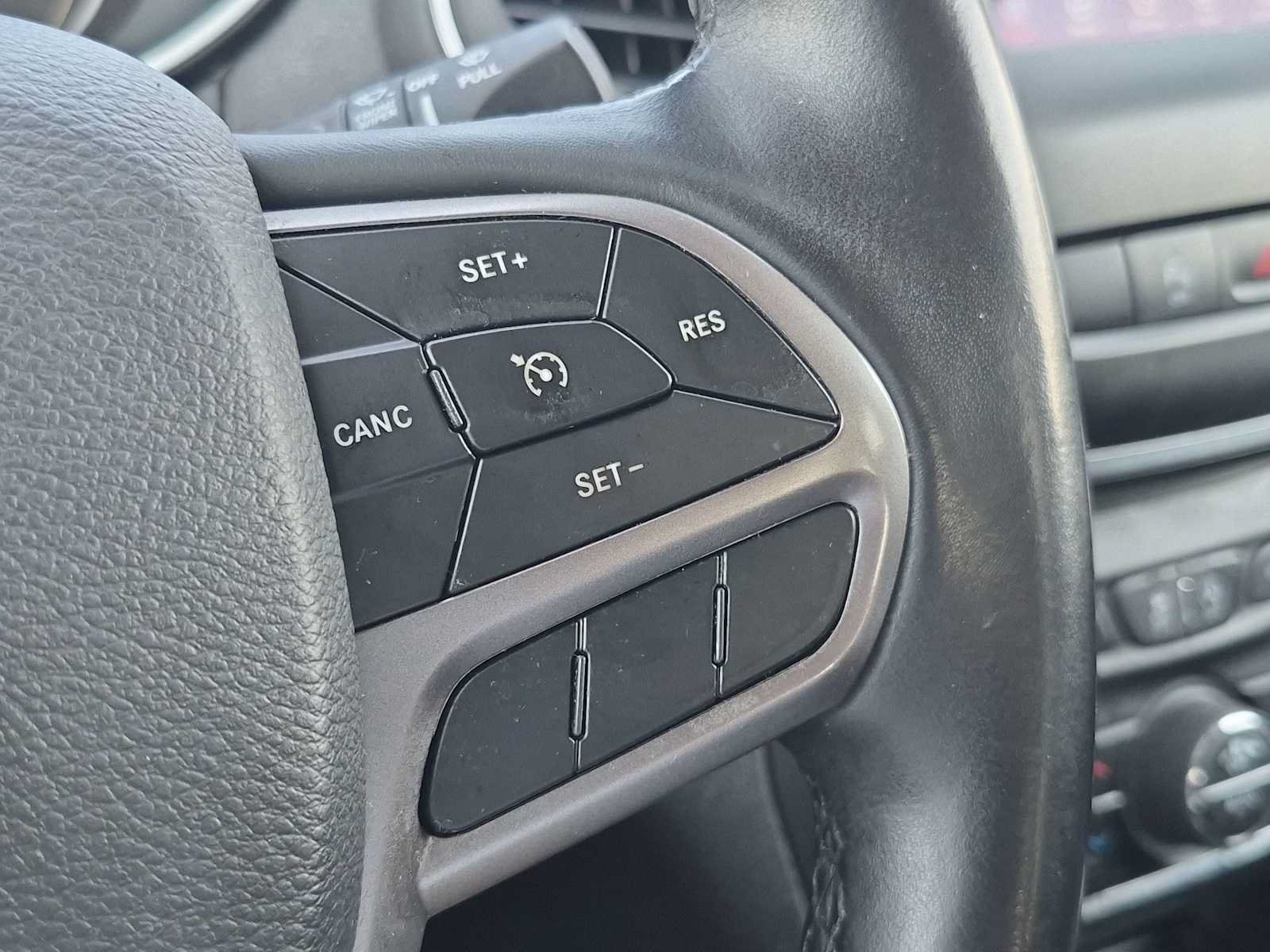 Used 2019 Jeep Cherokee Latitude Plus w/ Comfort/Convenience Group AWD/4WD image 23
