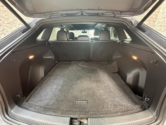 Used 2021 Volkswagen Atlas Cross Sport SE w/ Panoramic Sunroof Package FWD image 11