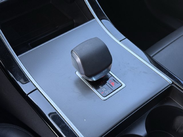 Used 2025 Land Rover Range Rover Velar Dynamic SE AWD/4WD image 19