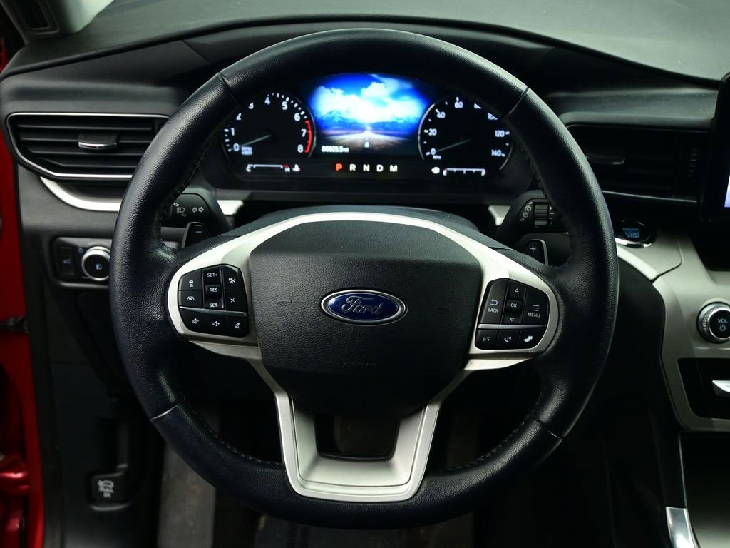 Used 2020 Ford Explorer XLT w/ Equipment Group 202A image 3
