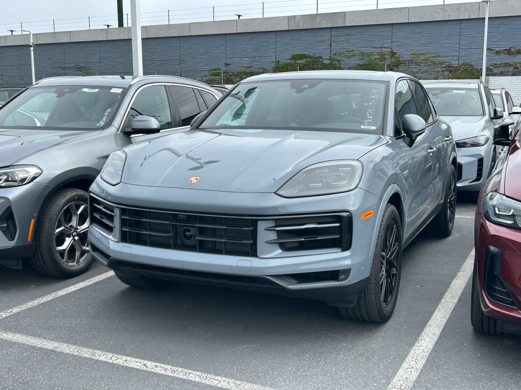 Used 2026 Porsche Cayenne E-Hybrid AWD/4WD image 2