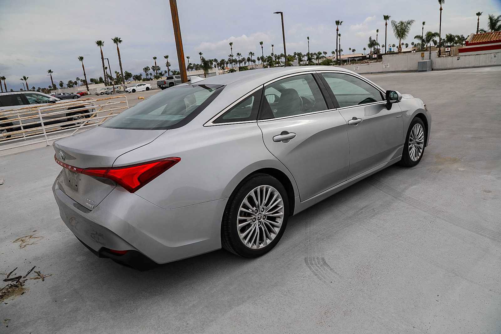 Certified 2020 Toyota Avalon Limited image 6