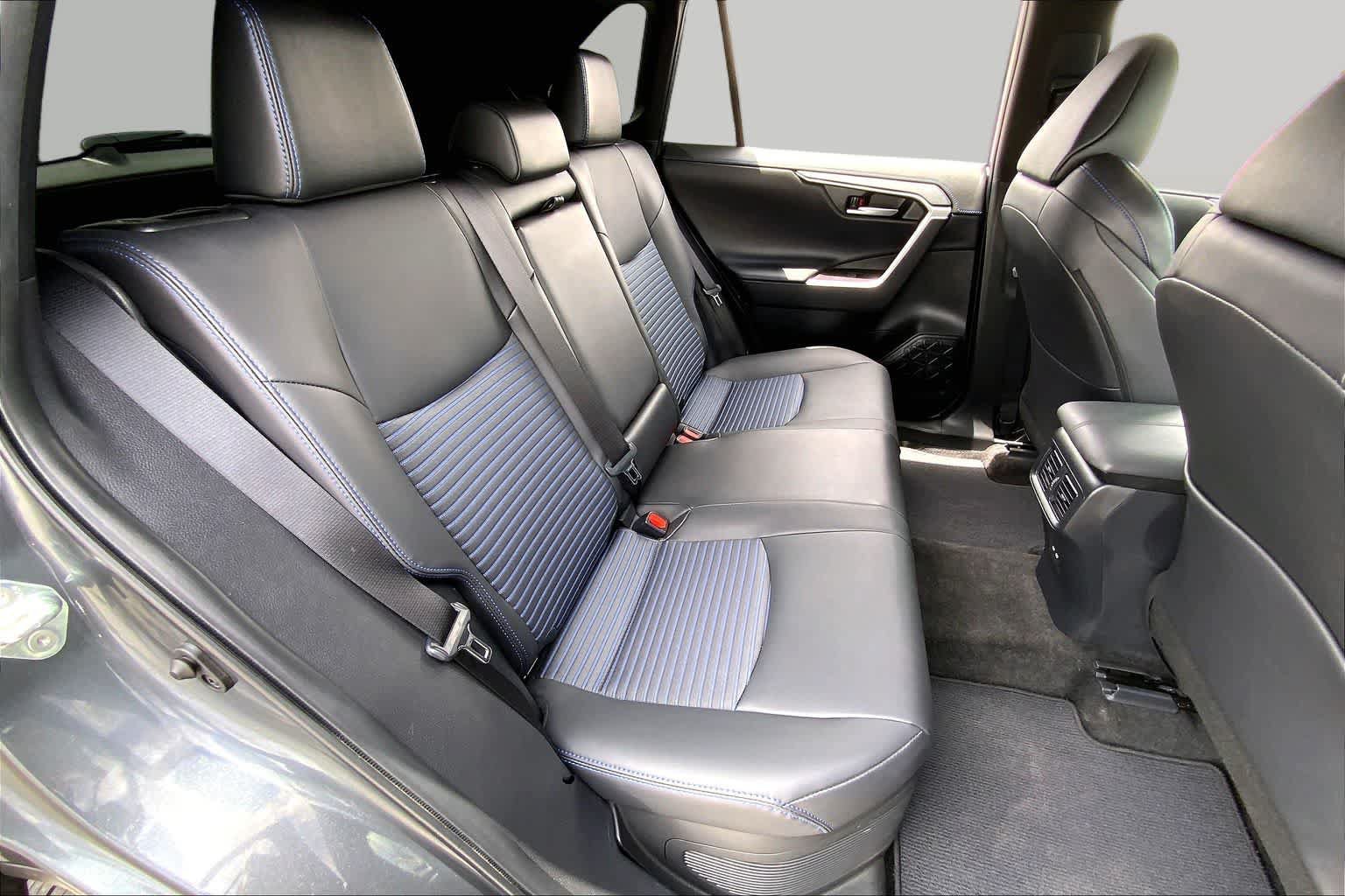 Used 2024 Toyota RAV4 XSE AWD/4WD image 19
