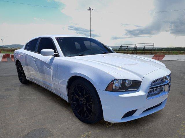 Used 2014 Dodge Charger SE RWD image 2