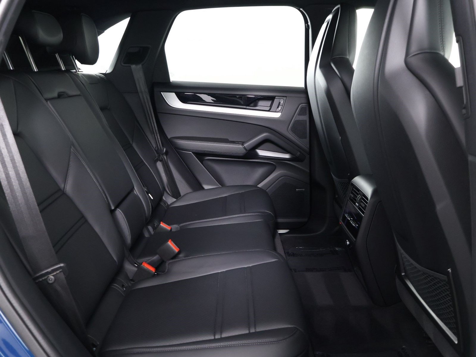 Certified 2026 Porsche Cayenne AWD/4WD image 32