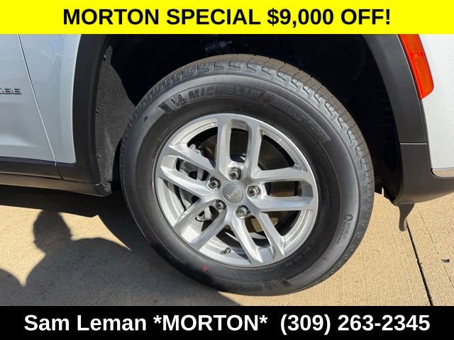 New 2025 Jeep Grand Cherokee L Laredo w/ Luxury Tech Group I image 4