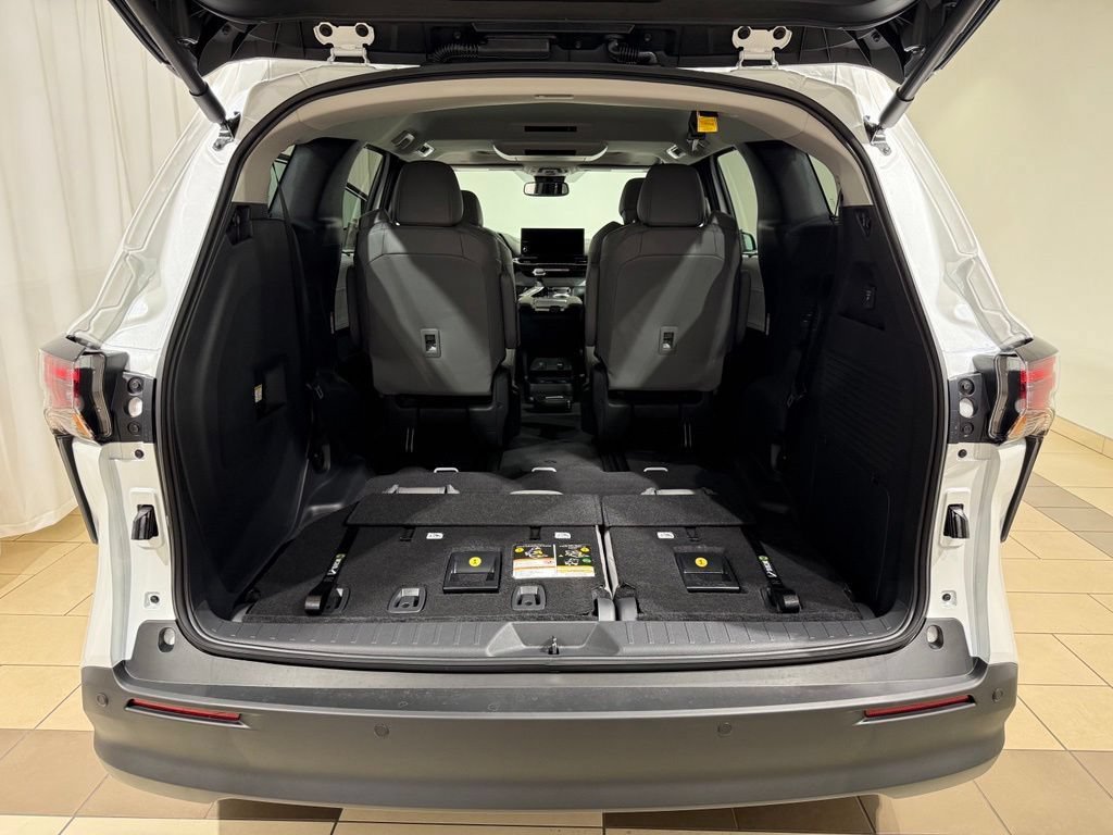 New 2026 Toyota Sienna XLE FWD image 12
