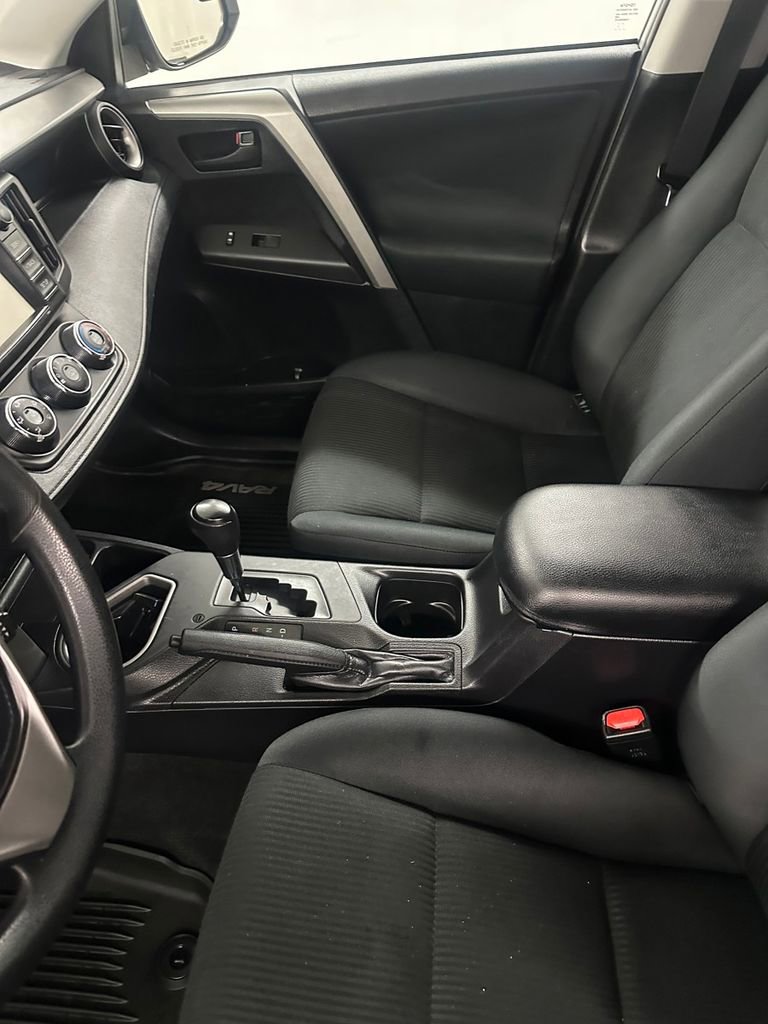 Used 2016 Toyota RAV4 LE AWD/4WD image 17