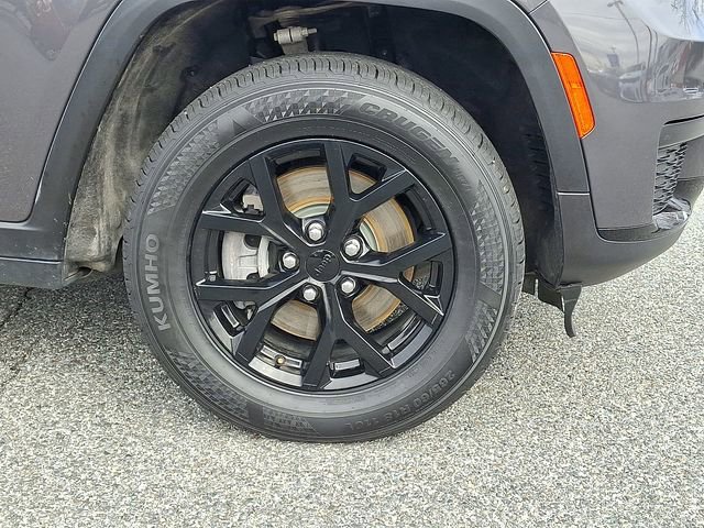 Used 2024 Jeep Grand Cherokee L Laredo AWD/4WD image 8