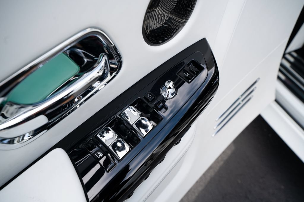 Used 2022 Rolls-Royce Phantom Sedan w/ The Phantom Package RWD image 29